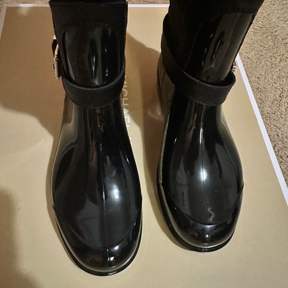 Michael Kors snow / rain boots - Picture 2 of 12